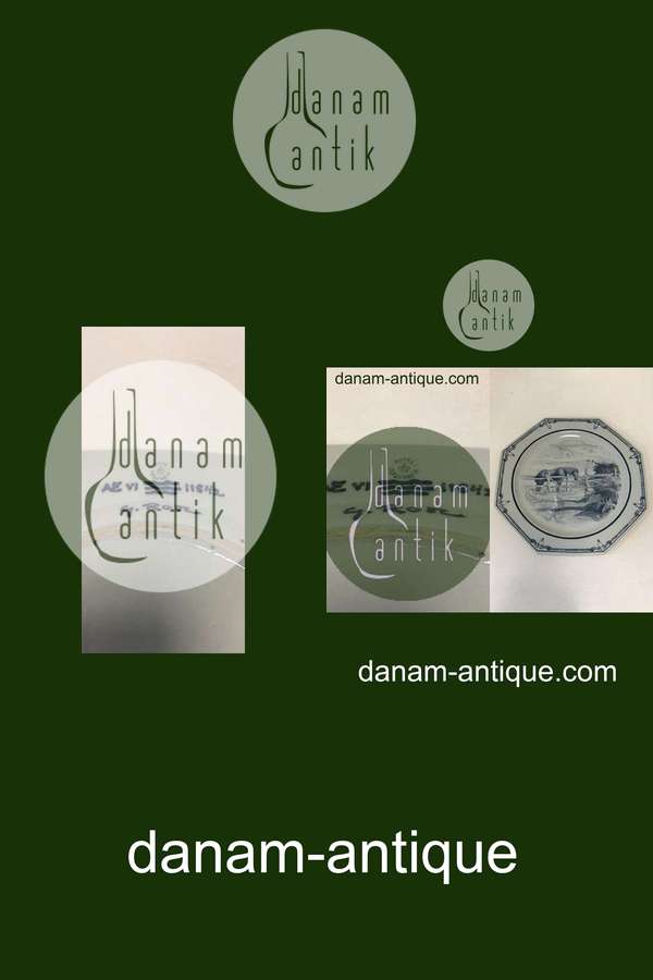 Unika Royal Copenhagen ottekantet fad af porcelæn, dekoreret i underglasur blå med hest i indhegning