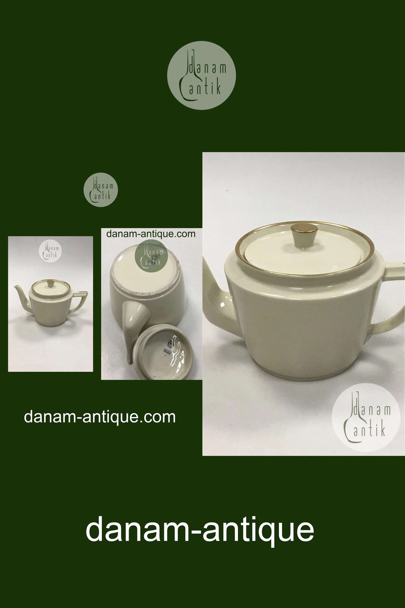 Royal Copenhagen Smooth Cream-colored Pattern with gold edge Teapot No 9534