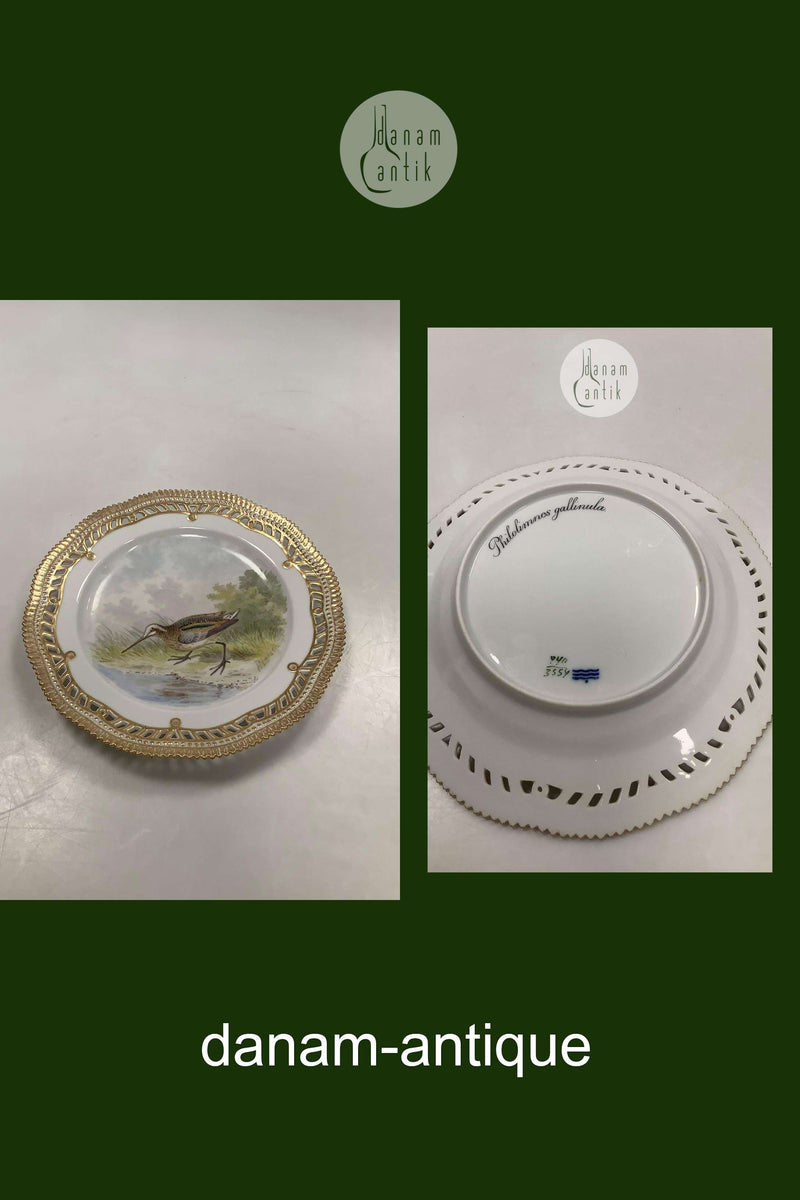 Royal Copenhagen Flora Danica Fugle Frokosttallerken No 20/3554 med gennembrudt kant.