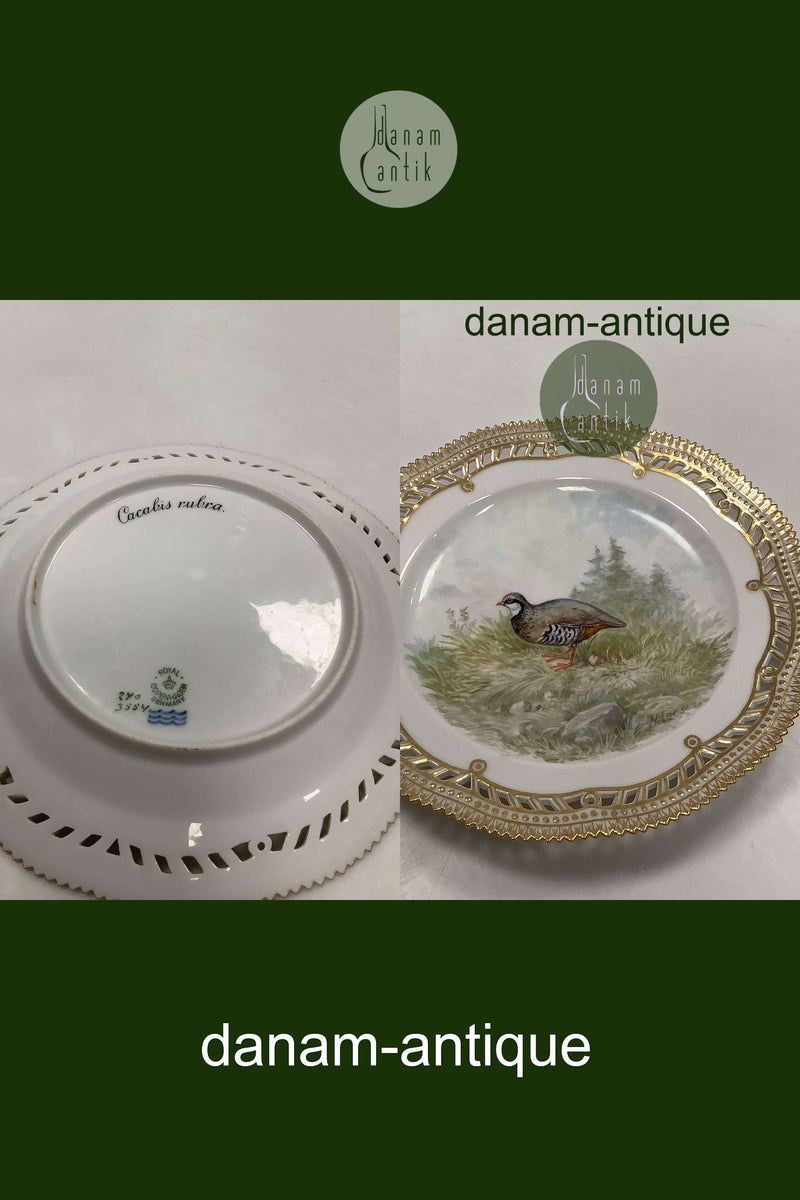 Royal Copenhagen Flora Danica Fugle Frokosttallerken No 20/3554 med gennembrudt kant.