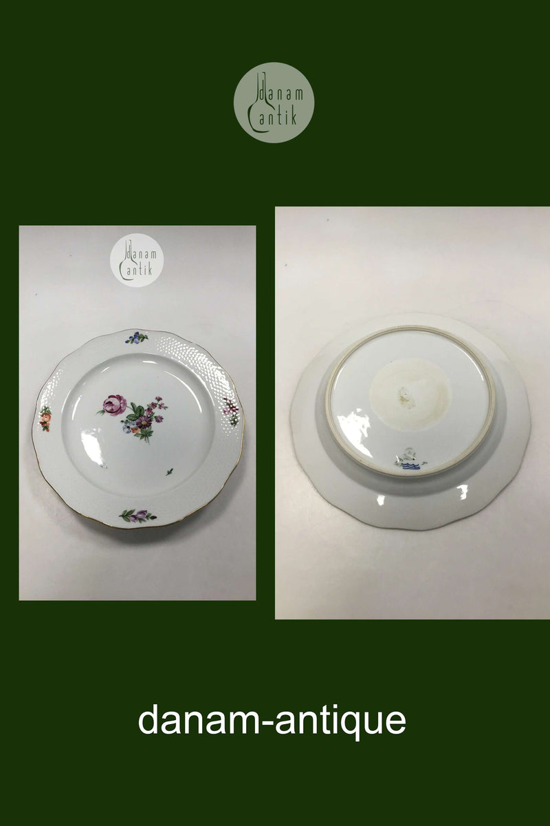 Royal Copenhagen Saxon Flower Light Bee Cell Dish No 493/2017