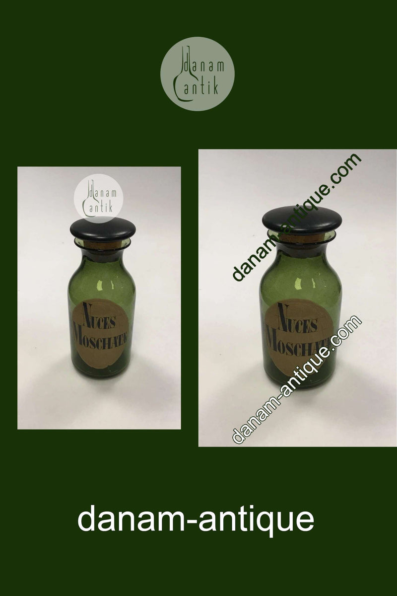 Holmegaard Apotekerflasken, krukke med tekst Nuces Moschatæ fra 1985