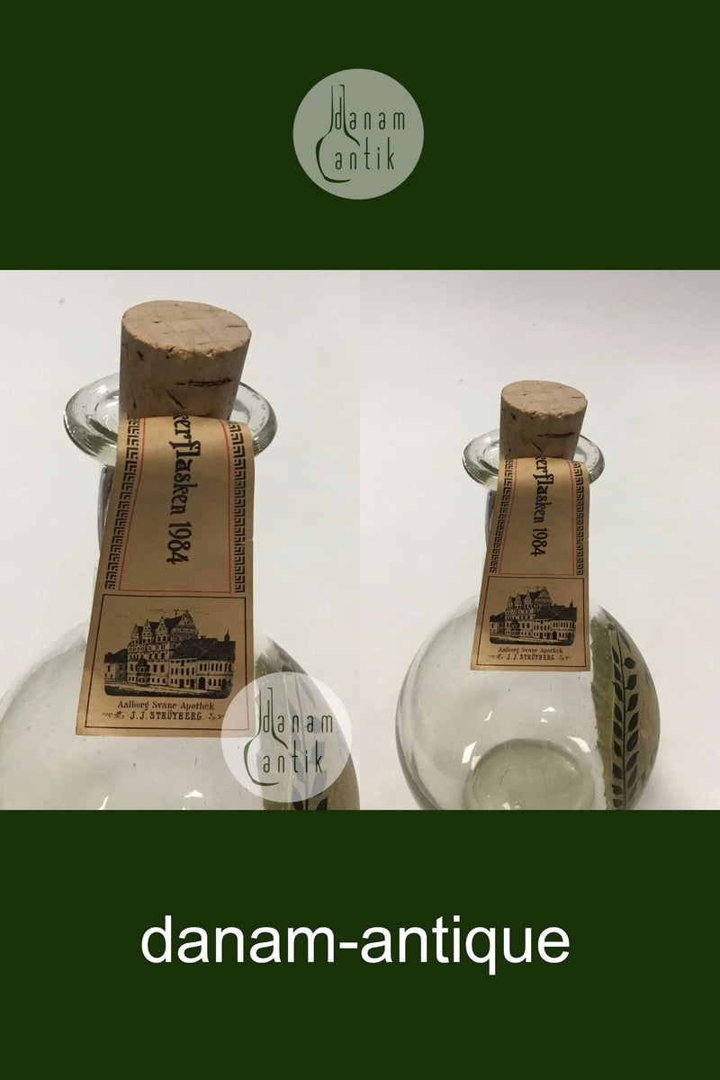 Holmegaard Apotekerflasken, krukke med tekst TR KYOSCYAM fra 1984