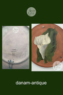 P. Ipsen terracotta platte med art nouveau dekor. "Hvid lilje og insekter" ca. 1900