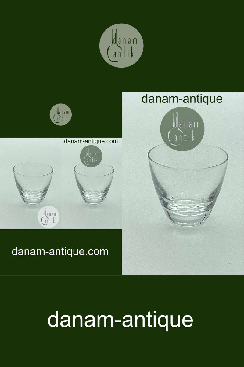 Hvidt "Copenhagen" snapseglas fra Holmegaard Glasværk. Designet af Per Lütken