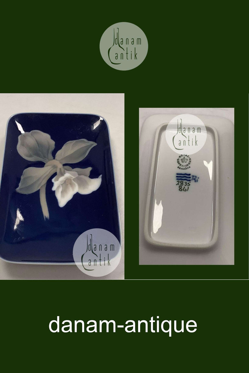 Royal Copenhagen Mørkeblå Firkant Skål med Blomster No. 2835 / 861