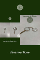 金色金属材质的Lorgnette玻璃眼镜，尺寸为11&