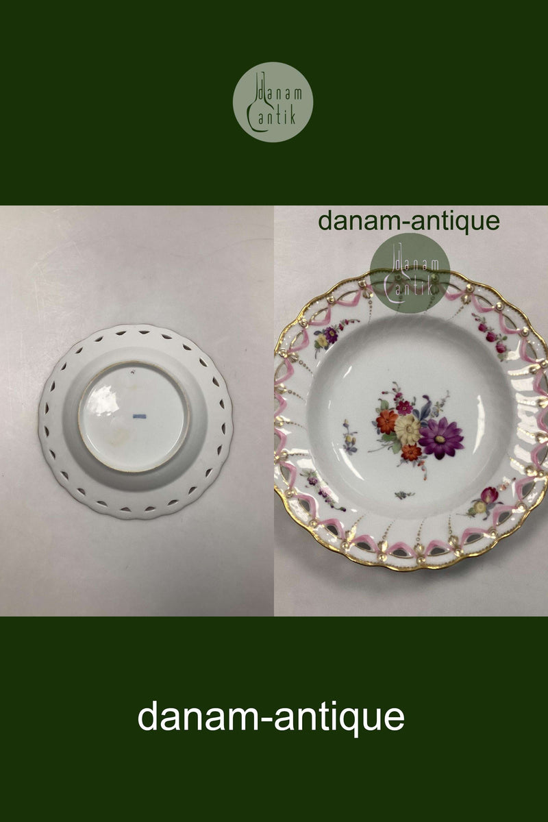 Royal Copenhagen Fuld Saksisk Blomst Dyb Tallerken med Gennembrudt Blondekant fra 1860-1890