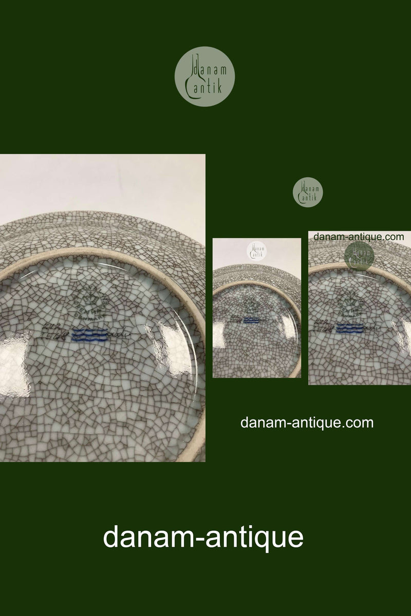 Royal Copenhagen Krakele Fadskål No 212/2568. Rød med Sort og Guldstribet Kant