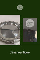 一套12个丹麦镀银盖板，带橡木边缘装饰