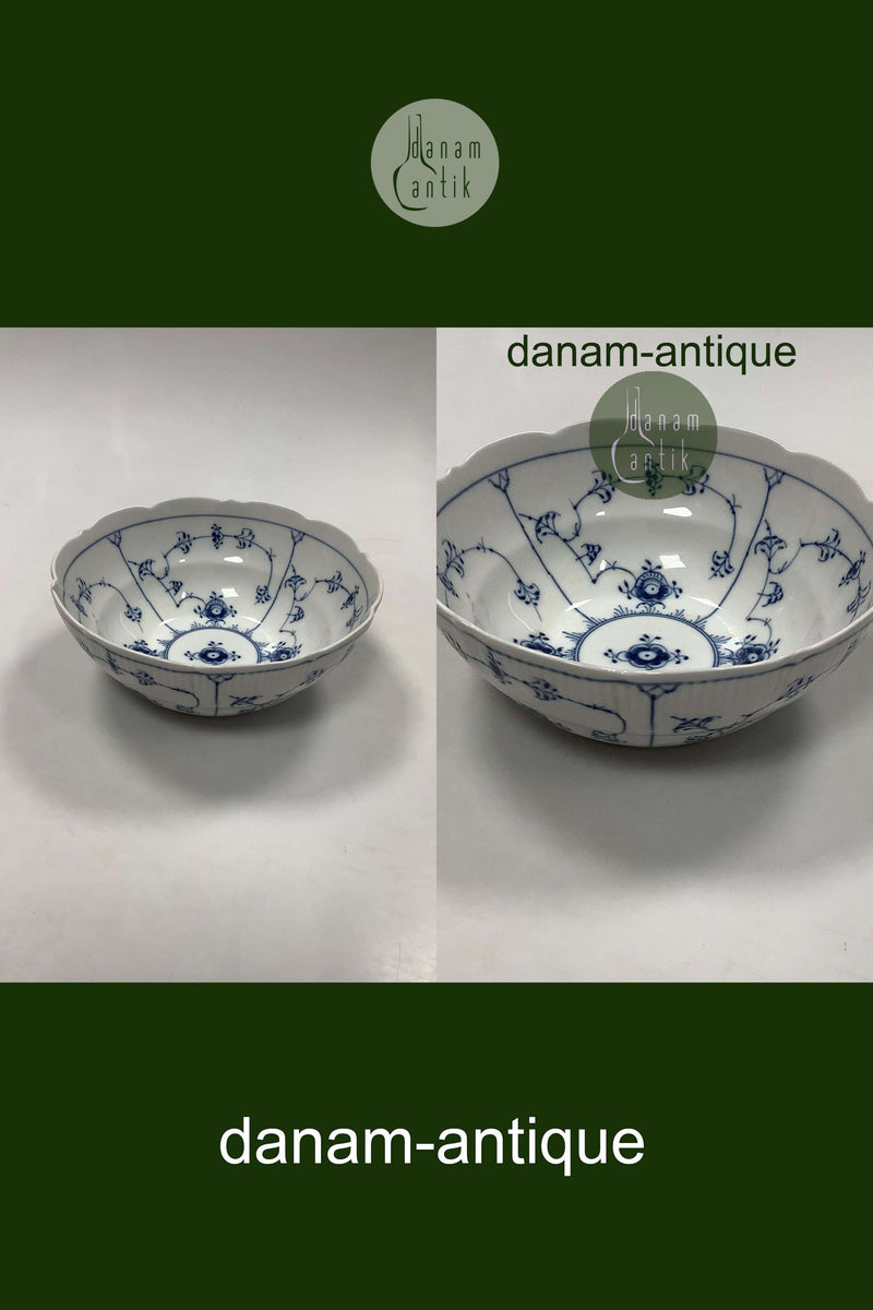 Royal Copenhagen Blaue geriffelte flache Salatschüssel Nr. 311