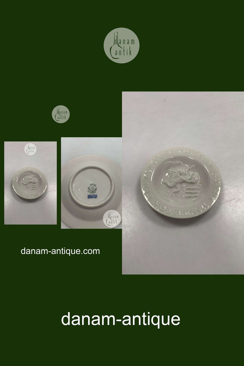 Royal Copenhagen Blanc de Chine Forhandler skilt