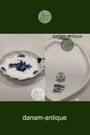 Royal Copenhagen Blå Blomst Flettet Bladformet Skål No 8001. Måler 18cm / 7.09 inch og er i god stand.