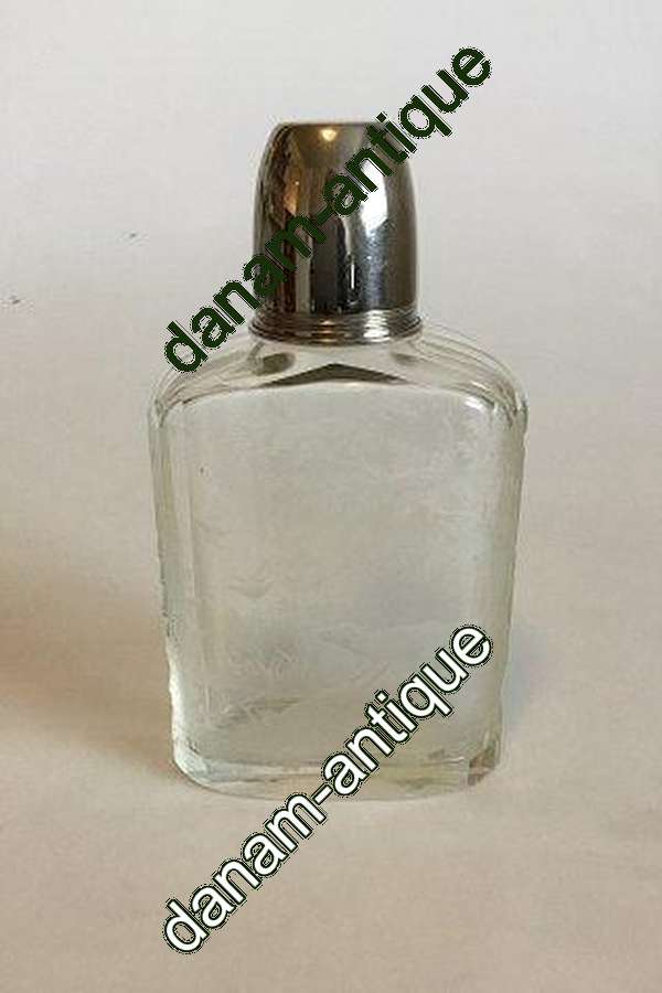 Lommelærke med bæger og prop i plet