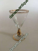 Holmegaard "Ida "酒杯，杯柄、杯缘和杯底均为金色。