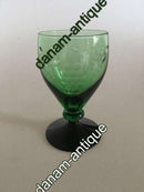 "Jane" Sortfods Hvidvinsglas med drueslibning og Grøn Kumme fra Holmegaard