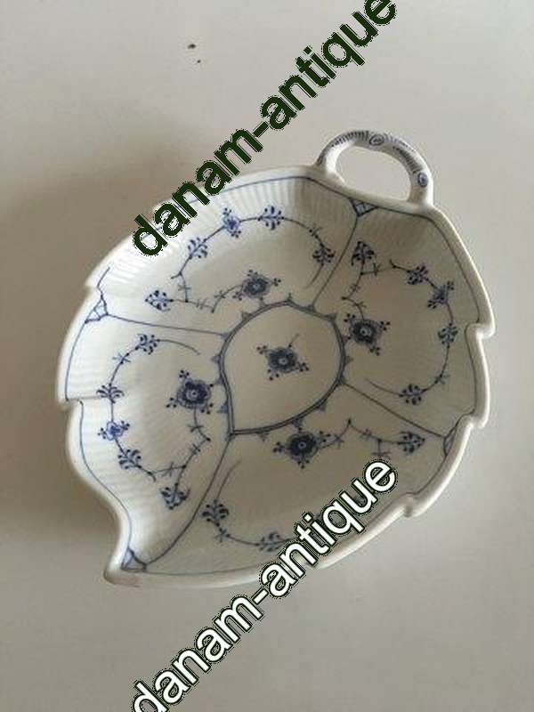 Royal Copenhagen Musselmalet Riflet Bladformet Kagefad No. 145