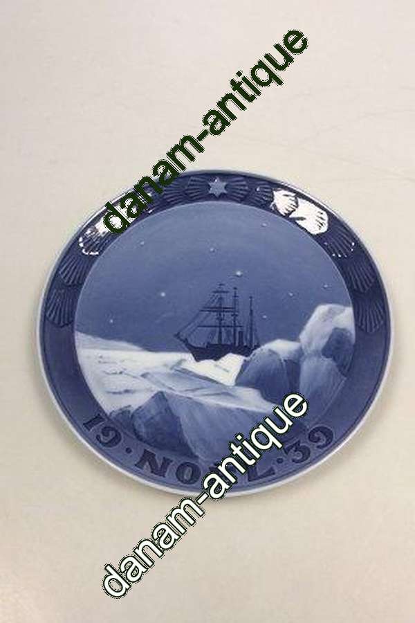 Royal Copenhagen Christmas Plate from 1939 with French inscription 