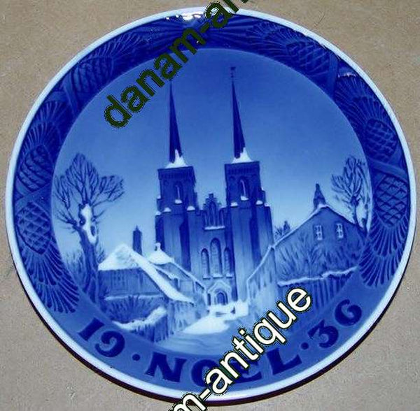 Royal Copenhagen Christmas Plate from 1936 with French inscription 