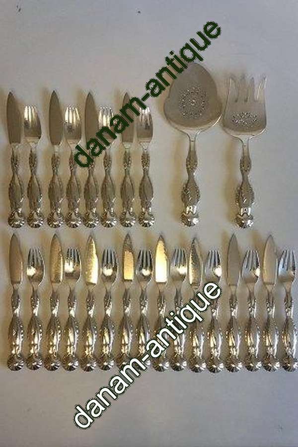 Georg Jensen Sterling sølv Fiskebestik model 55. Sæt til 12 personer med tilhørende serveringssæt