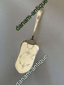 Großer Lagkage Servierlöffel in Silber mit schönen Mustern von 1913