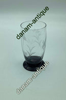 Holmegaard Glasværk: ørneglas eller sodavandsglas på sort fod med slibninger