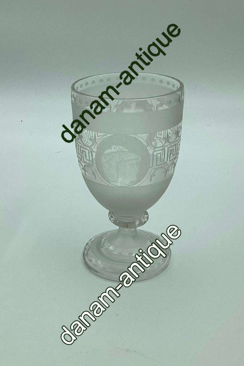 Vinglas med stort slibingsarbejde på kummen ca. 1900