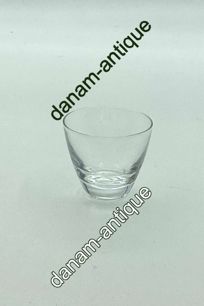 Hvidt "Copenhagen" snapseglas fra Holmegaard Glasværk. Designet af Per Lütken