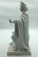 Royal Copenhagen Bisquit Figur af Kvinde siddende med Skjold - Danam Antik