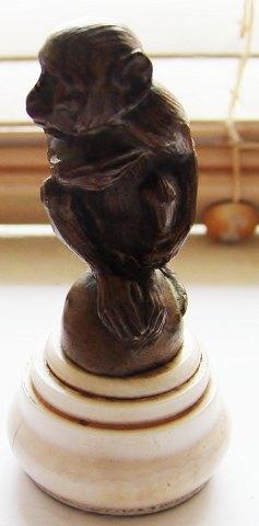 Bronze Abe på Elfenben Stand - Danam Antik