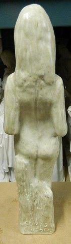 Saxbo Stentøjs Figur af Eigil Vedel Schmidt "pige med neg" lavet for Ceres bryggerierne - Danam Antik