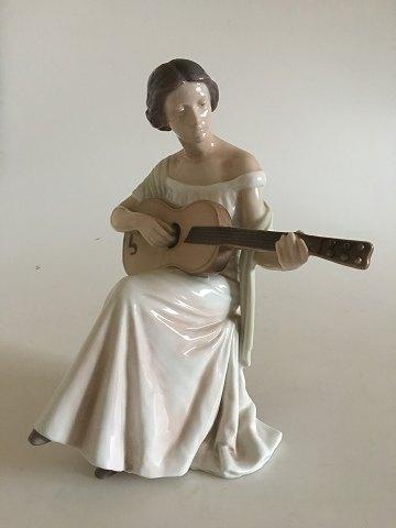 Bing & Grøndahl Figur Kvinde med Guitar No 1684 - Danam Antik