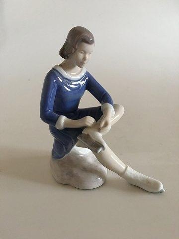 Bing & Grøndahl Figur Pige på skøjter No 2351 - Danam Antik