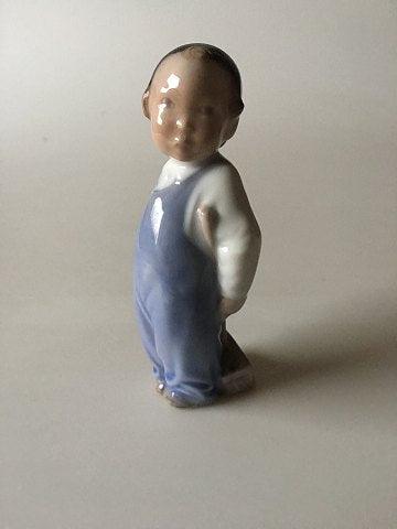 Royal Copenhagen Figur Dreng med kost No 3250 - Danam Antik