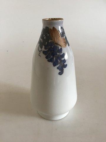 Royal Copenhagen Art Nouveau Vase med Sommerfugl No 2049/1809 - Danam Antik
