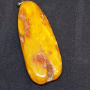 Antik Butterscotch opak rav vedhæng fra Baltic Sea. Længde 7.5 cm. Vægt 16.4 gram - Danam Antik