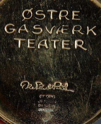 Georg Jensen Ole Bent Petersen 1938-1998. "Østre Gasværk Teater". Cirkulær pilleæske/bonbonniere af messing - Danam Antik