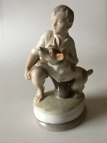 Royal Copenhagen Figur af Dreng med Hund No 2140 - Danam Antik