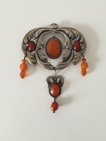 Art Nouveau unika broche fra 1910-1920 med ravsten. Ukendt kunstnermonogram. - Danam Antik