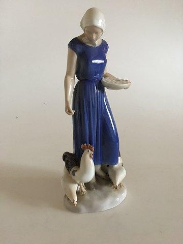 Bing & Grøndahl Figur af Kvinde der foder Høns No 2220 - Danam Antik