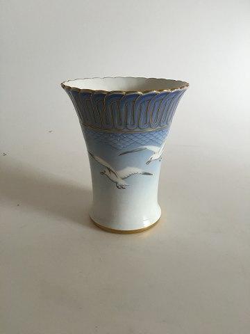 Bing & Grøndahl Måge med Guld Blomster Vase No 186 - Danam Antik