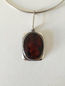 Bent Knudsen Halssmykke i sølv og rav - Danam Antik