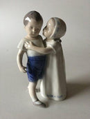 Royal Copenhagen Figurine No 406 af Pige der Krammer Dreng - Danam Antik
