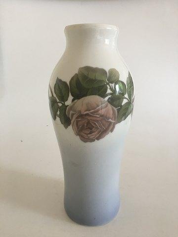 Royal Copenhagen Vase No 1393/244 med Rose Motiv - Danam Antik