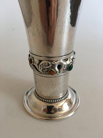 Georg Jensen 830 Sølv Skønvirke Vase No 132 Med Indfattede Sten af Rav og Grøn Agat - Danam Antik