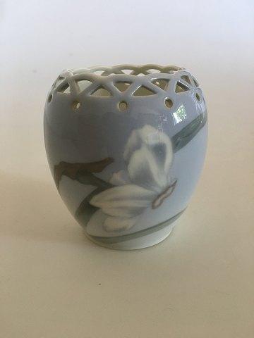 Royal Copenhagen Art Nouveau Vase No. 108/225 med Påskelilje Dekoration. - Danam Antik