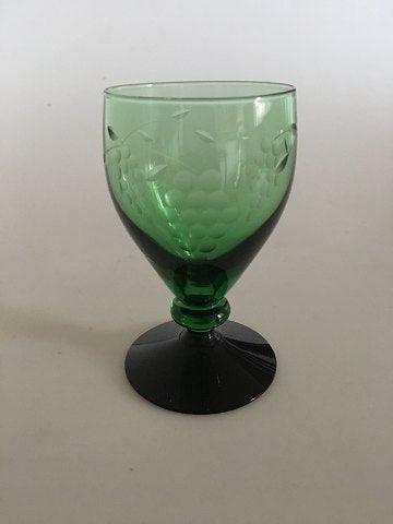 "Jane" Sortfods Hvidvinsglas med drueslibning og Grøn Kumme fra Holmegaard - Danam Antik
