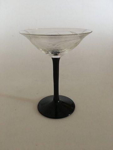 "Jane" Sortfods Likørglas med drueslibning. Holmegaard - Danam Antik