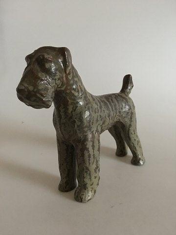 Royal Copenhagen Hund Gudrun Lauesen Airedale Terrier. Måler 20,5 cm i højde og 22 cm bred. I perfekt stand - Danam Antik