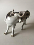 Royal Copenhagen Figur Slikkende ko No 446 - Danam Antik